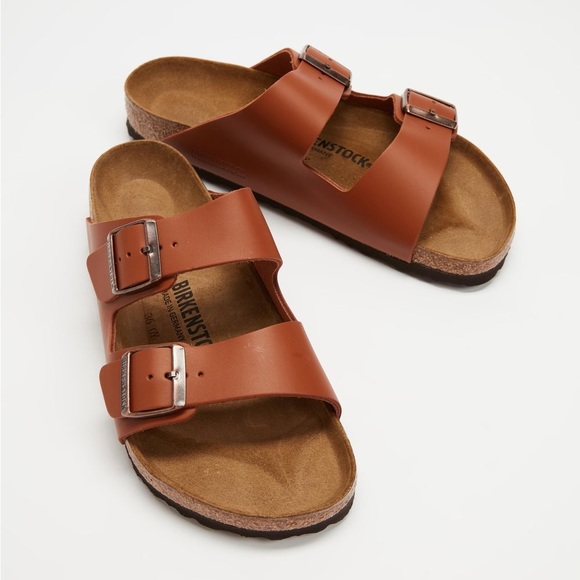 Birkenstock Shoes - Birkenstock Arizona
Natural Leather Ginger Brown Size 41